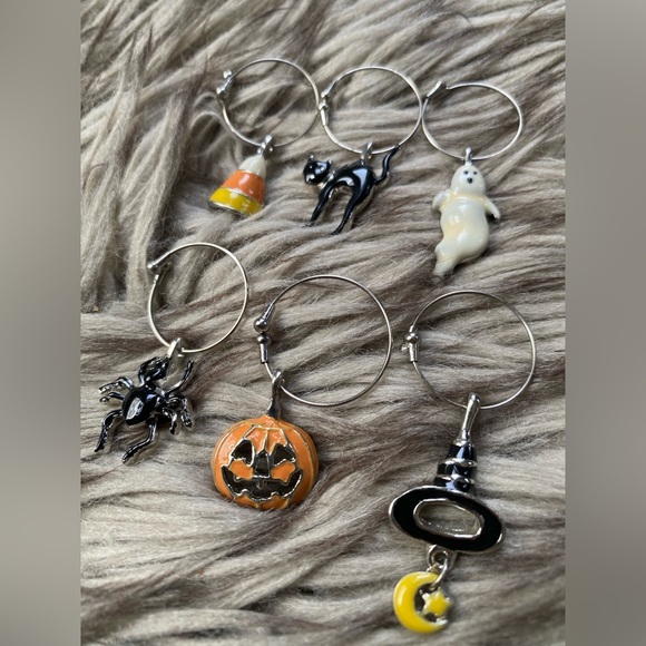 🕷️👻🎃 Halloween Wine Glass Charms - Picture 2 of 3